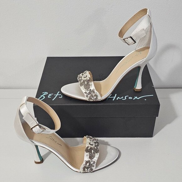 Betsey Johnson Shoes - Betsey Johnson Devan Sandal Ivory Women's Size 7   104070